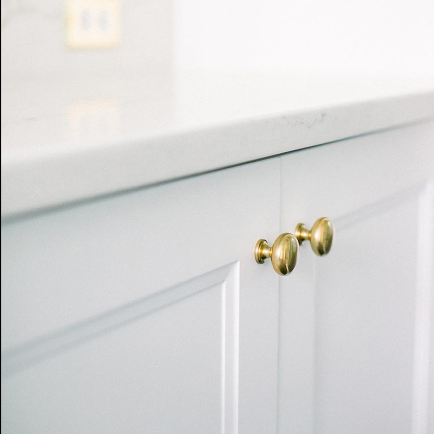 Hardware Ideas for White Shaker Cabinets (knobs and pulls) 